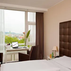 Hotel Pakat, Viena